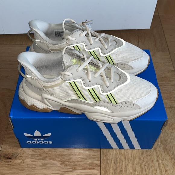 ADIDAS WOMEN’S OZWEEGO SHOES - Picture 3 of 7